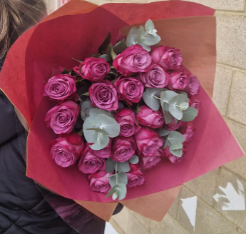 Lilac scented roses, best quality roses with eucalypthus