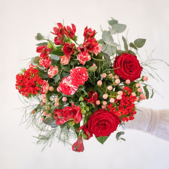 gift bouquet featuring large red roses