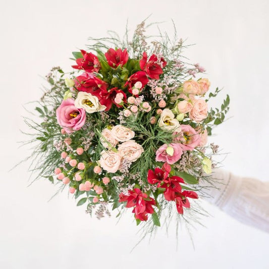 Gift flowers, birthday and anniversary bouquet. Fast delivery next day. pink roses and red alstromeria. Online Florist